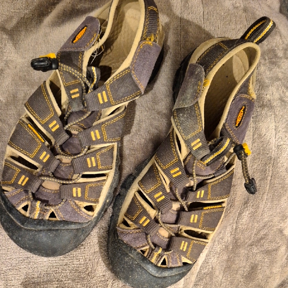 Keen Multi-Terrain Sandals in Brown and Yellow MENS SIZE 10